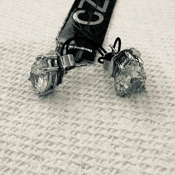 Pear Cut Cubic Zirconia studs by Kenneth Jay Lane, 2 carats each earring - Picture 4 of 4